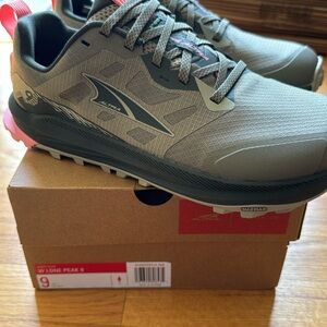 NIB Women’s Altra Lone Peak 9 in size 9.